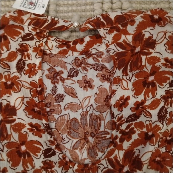 🆕Andree by Unit Long Sleeve Bell Floral Peplum Blouse - Picture 10 of 15